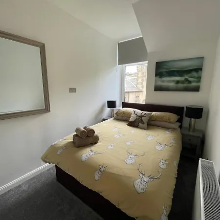 Crown Aros Beag, Ultra City Central 2 Bedroom Apartment With Free Parking Onsite Inverness Exterior photo