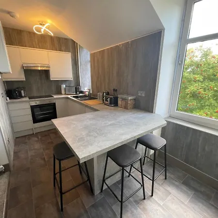 Crown Aros Beag, Ultra City Central 2 Bedroom Apartment With Free Parking Onsite Inverness Exterior photo
