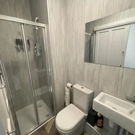 Crown Aros Beag, Ultra City Central 2 Bedroom Apartment With Free Parking Onsite Inverness Exterior photo