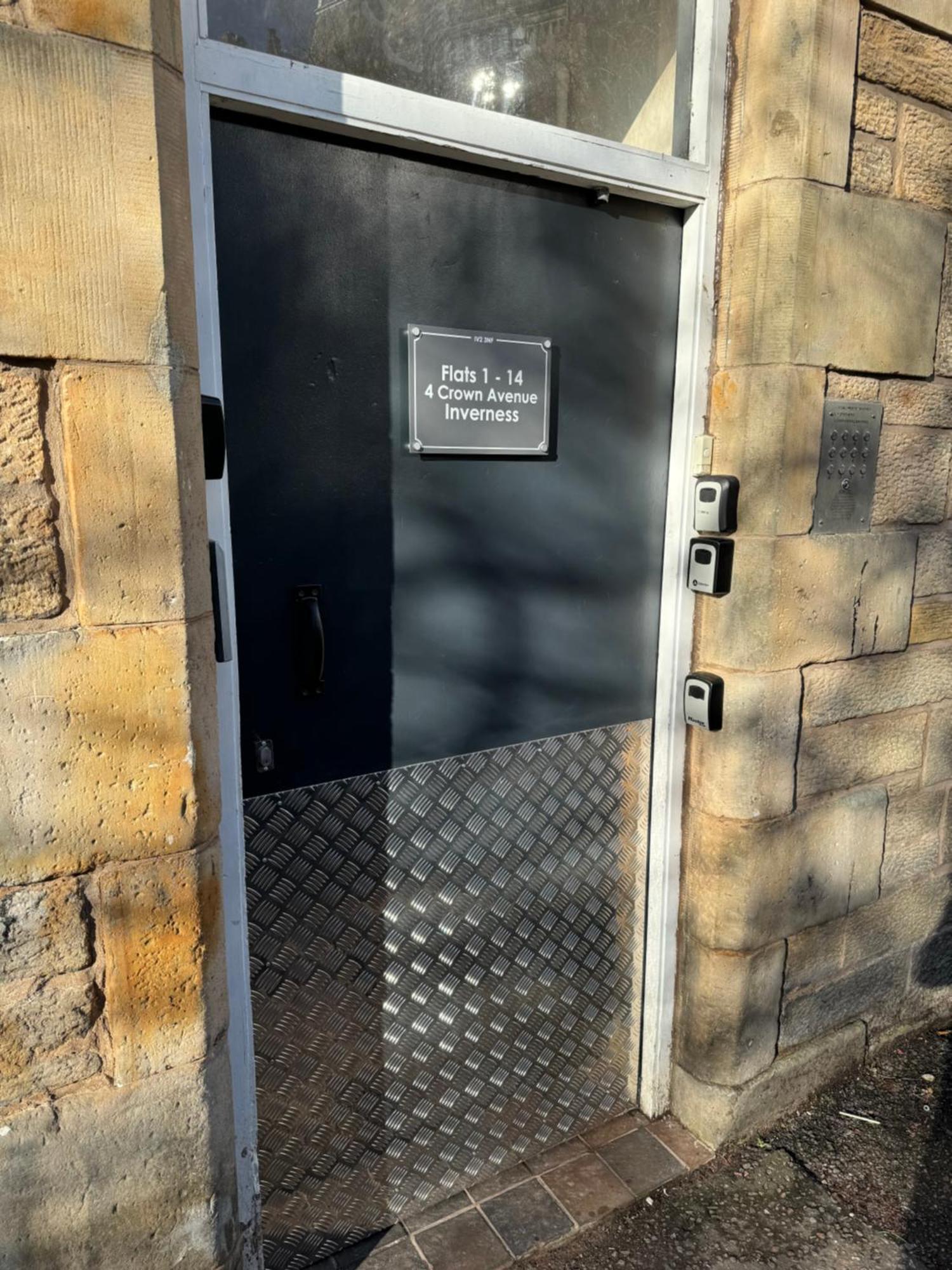 Apartment Crown Aros Beag, Ultra 2 Bedroom With Free Parking Onsite *